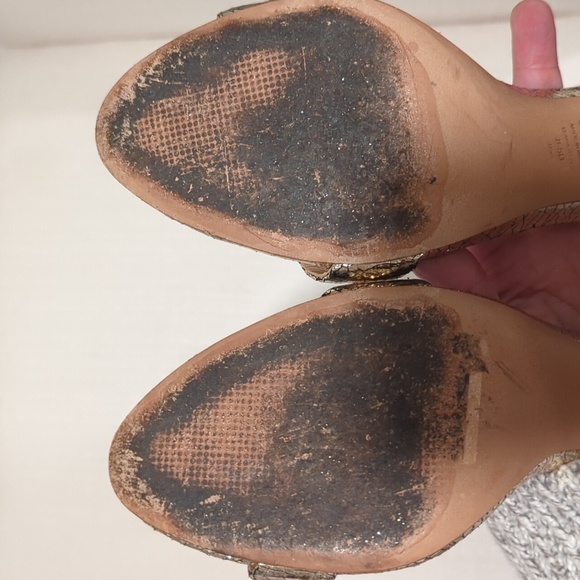 Schutz | gold Anna Lee craquele platina sandals - Picture 7 of 10